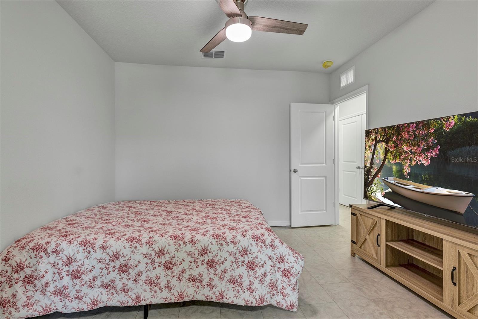 Image 19 of 35 For 4015 Blue Banks Lane