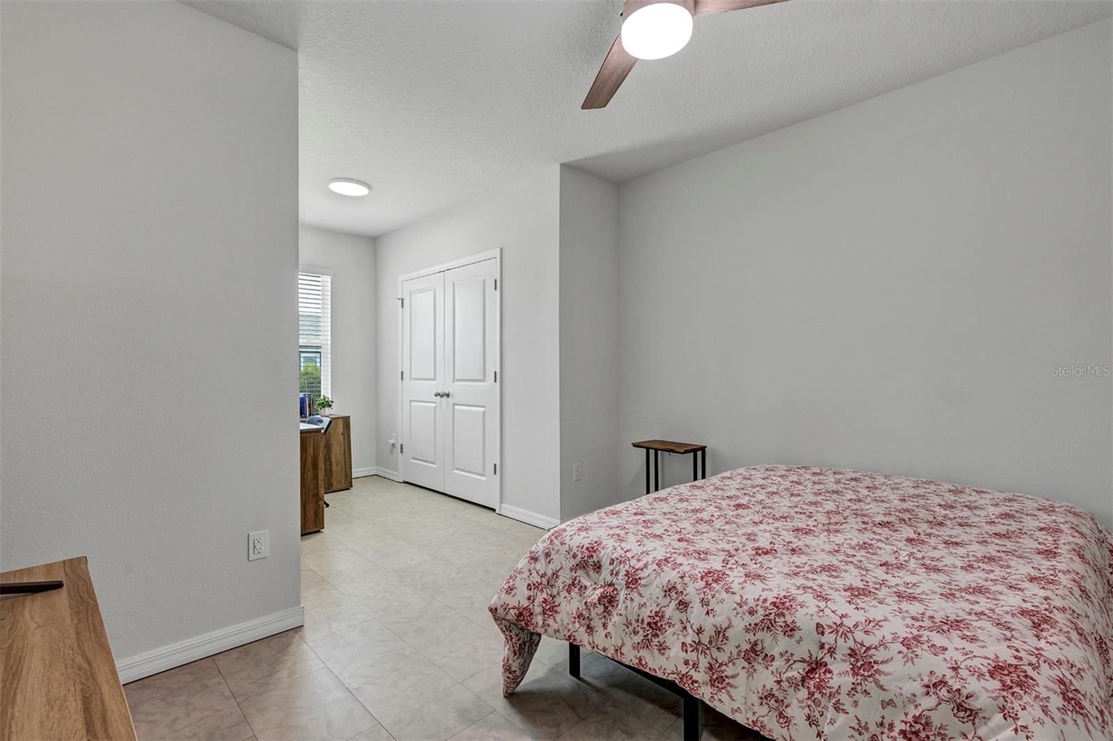 Image 20 of 35 For 4015 Blue Banks Lane