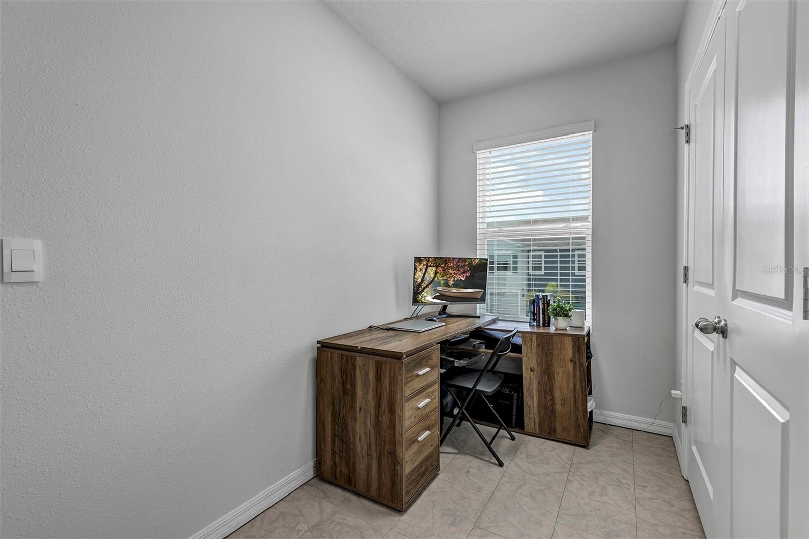 Image 21 of 35 For 4015 Blue Banks Lane