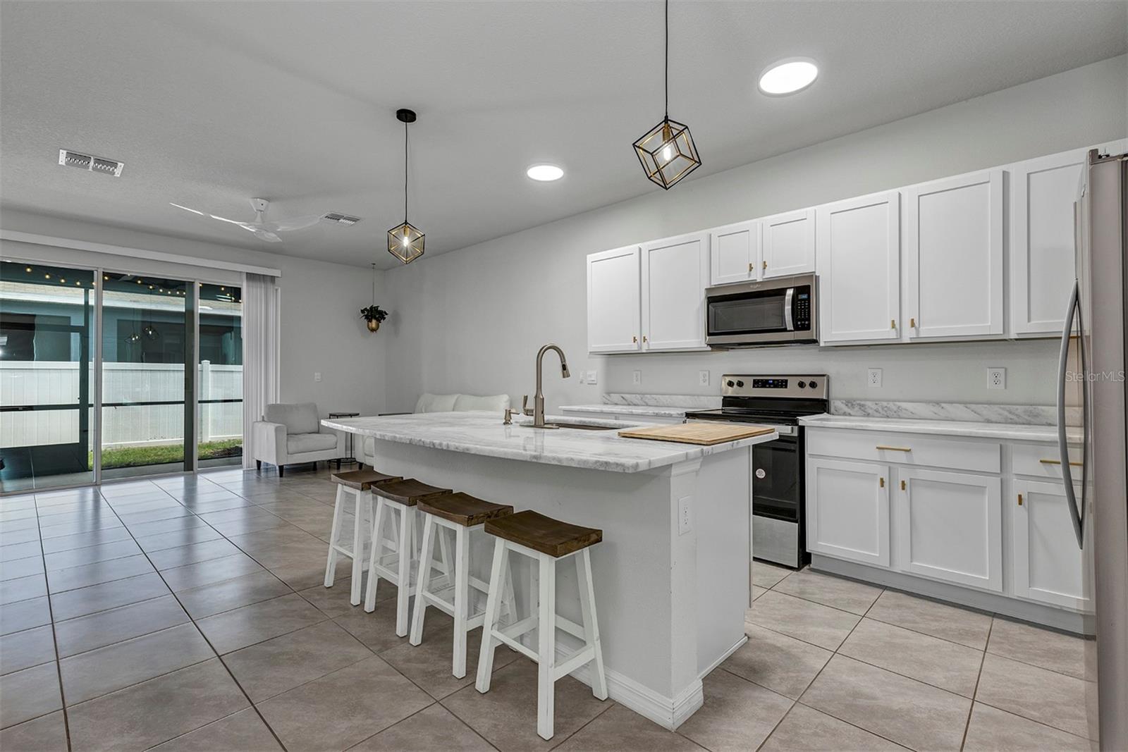 Image 3 of 35 For 4015 Blue Banks Lane