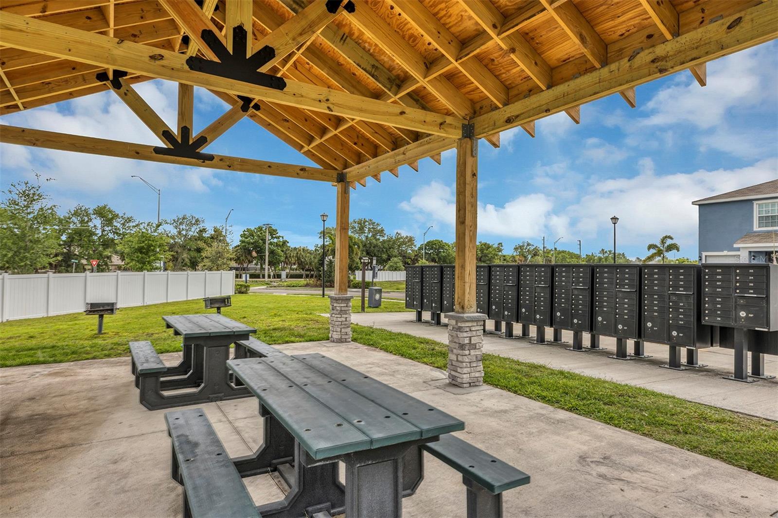 Image 32 of 35 For 4015 Blue Banks Lane