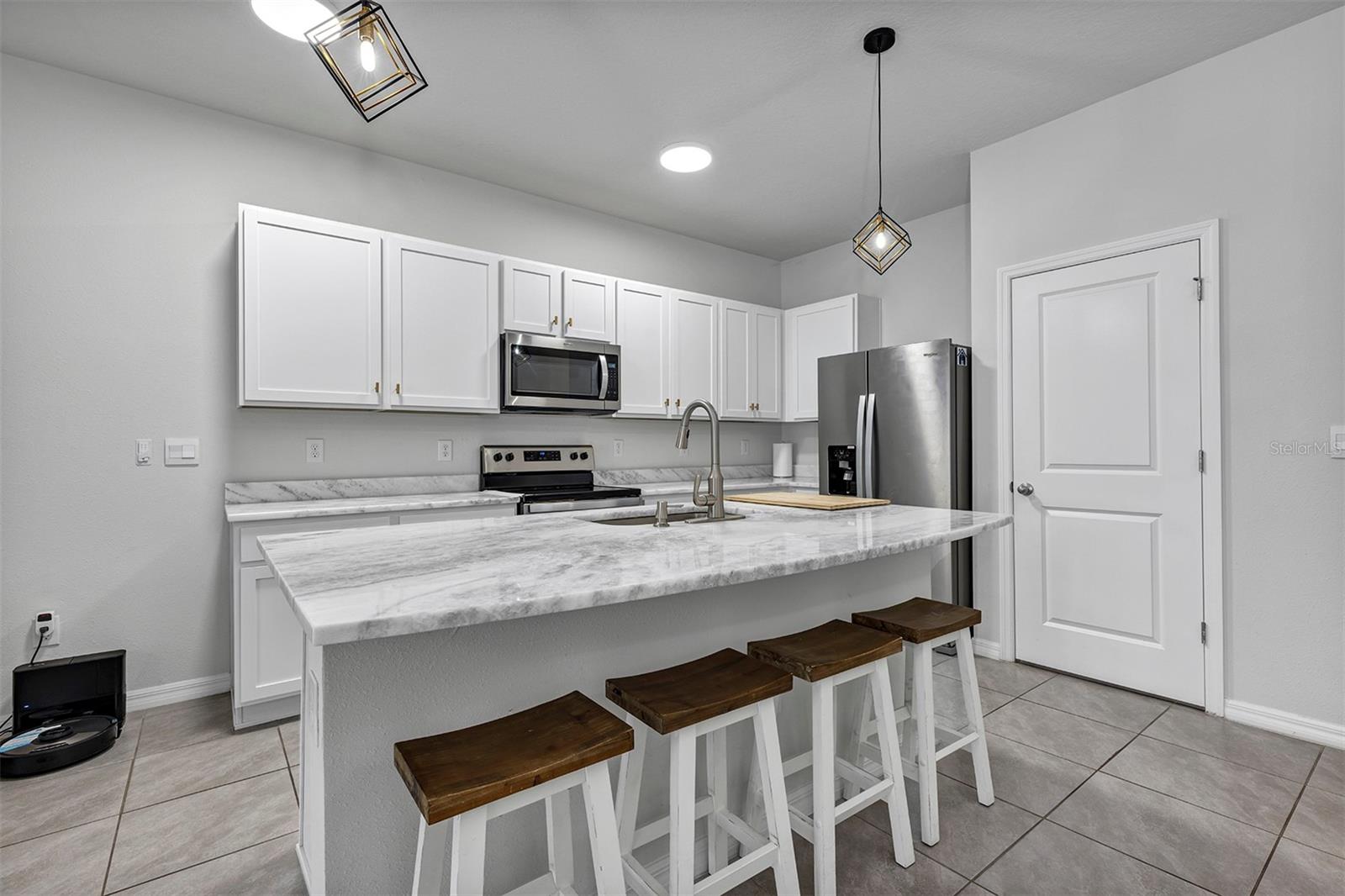 Image 5 of 35 For 4015 Blue Banks Lane