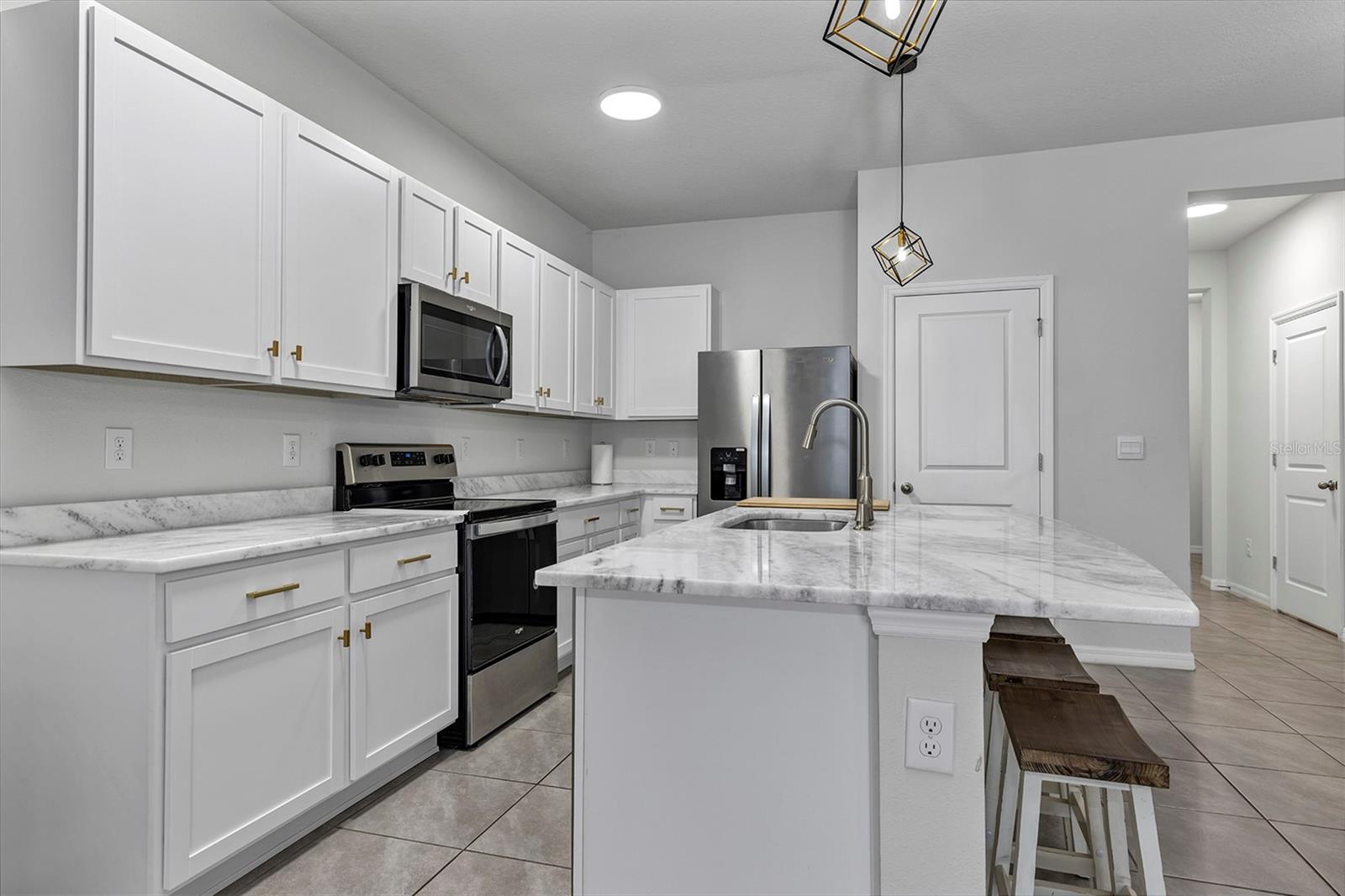 Image 6 of 35 For 4015 Blue Banks Lane