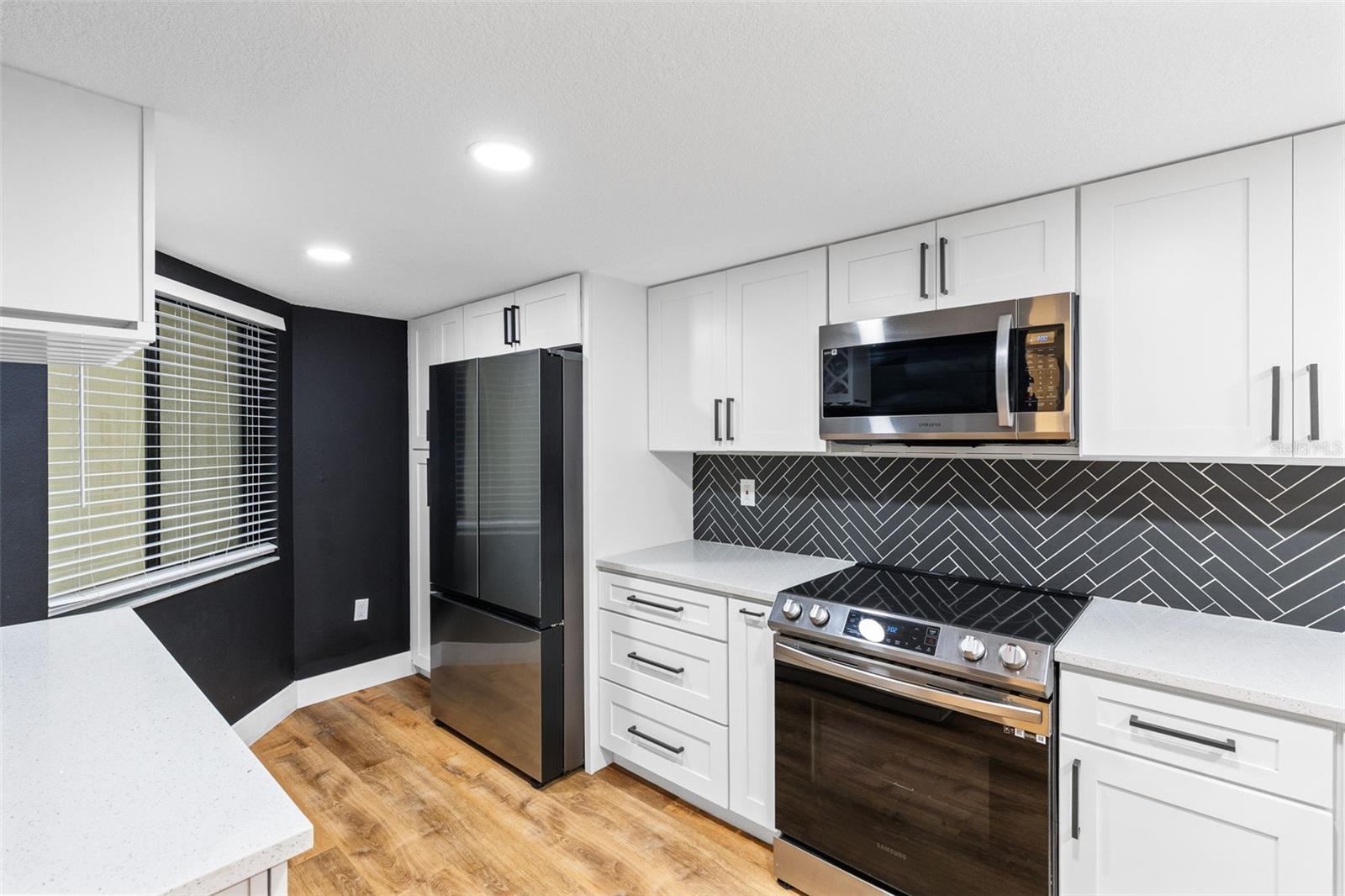 Image 4 of 29 For 4101 Fairview Vista Point 131