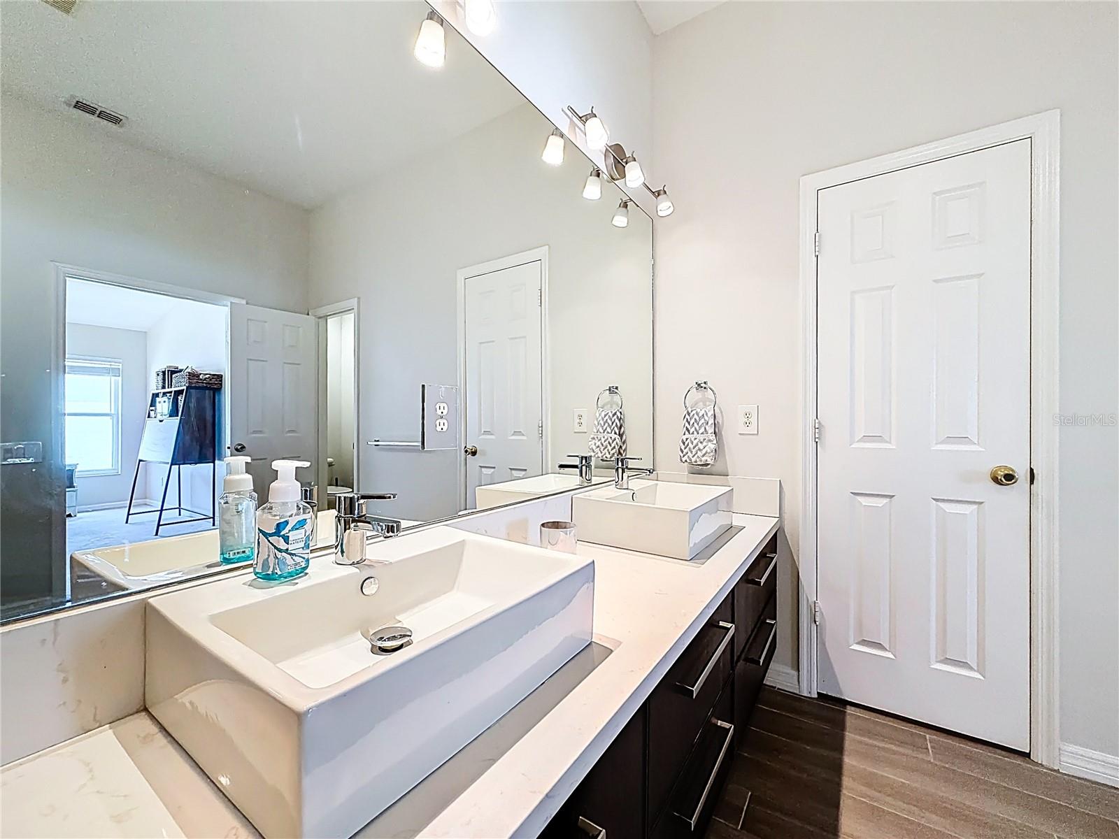 Image 33 of 49 For 11438 Arborside Bend Way