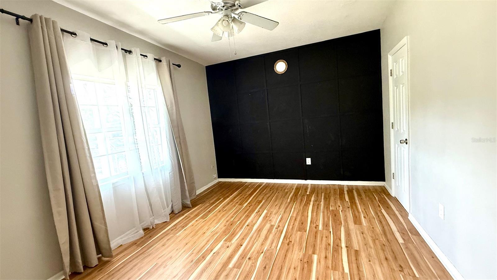 Image 11 of 17 For 1916 Hastings Street