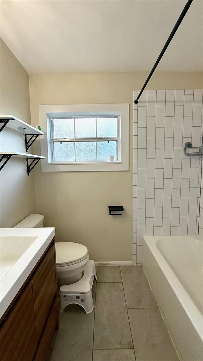 Image 12 of 17 For 1916 Hastings Street