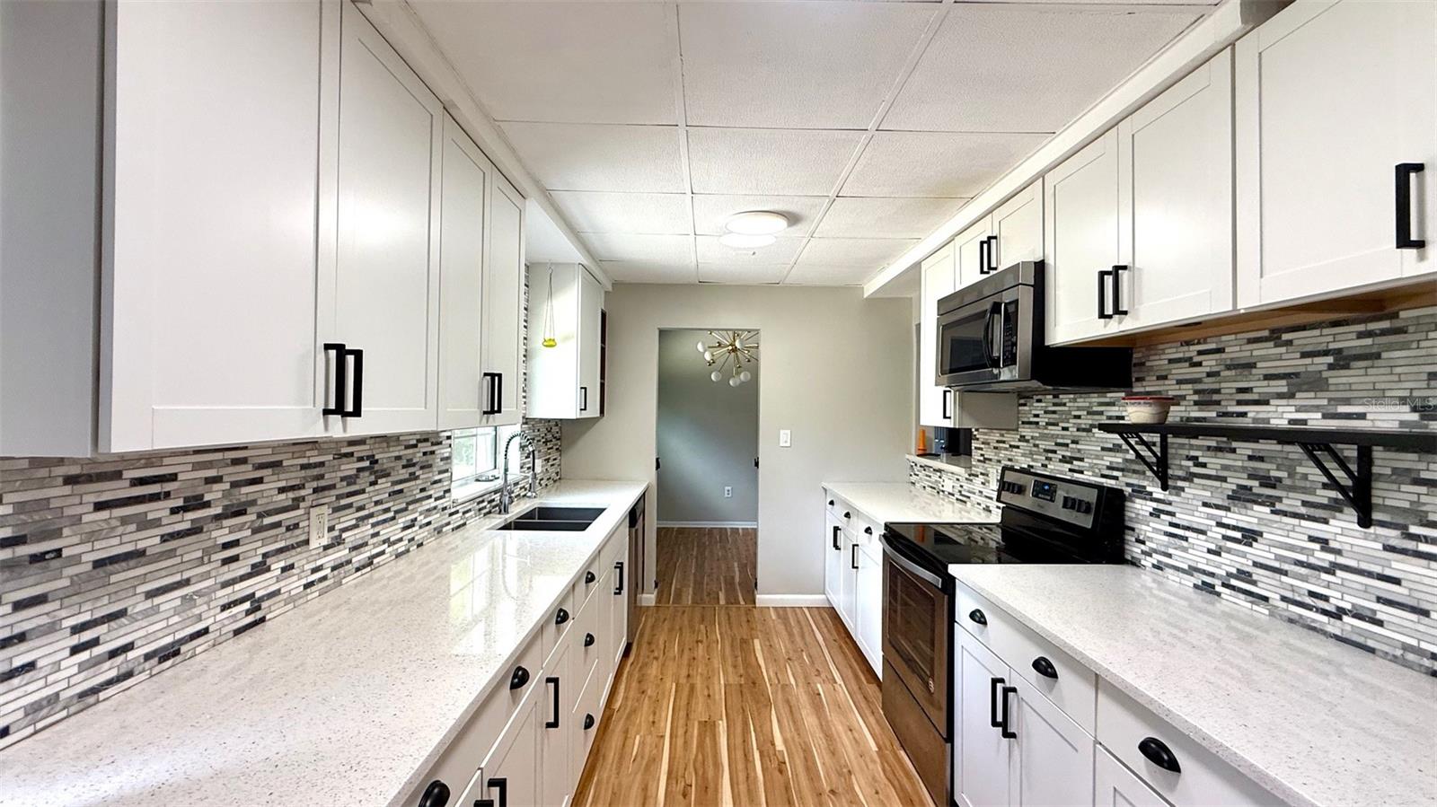 Image 3 of 17 For 1916 Hastings Street