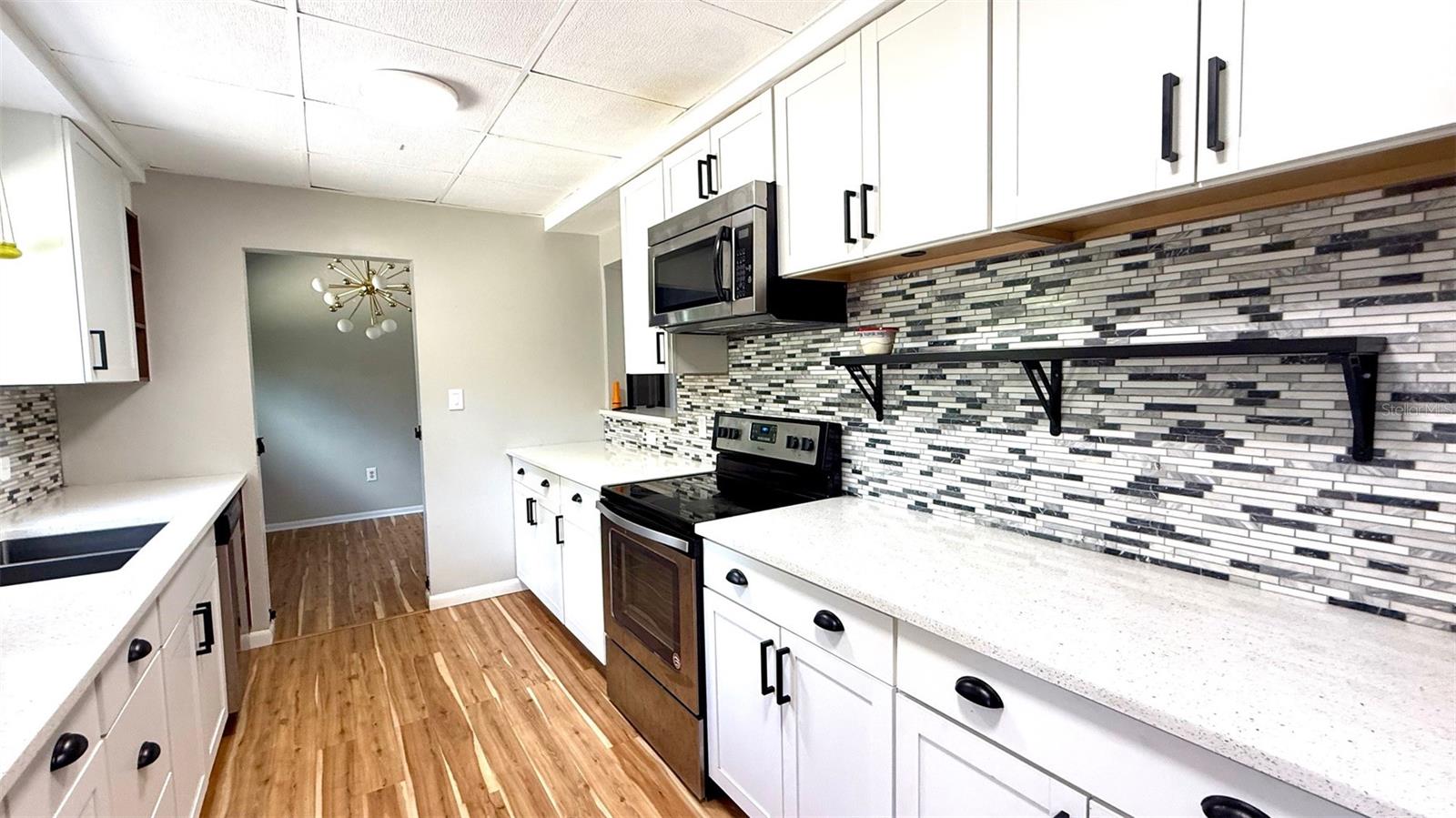 Image 4 of 17 For 1916 Hastings Street