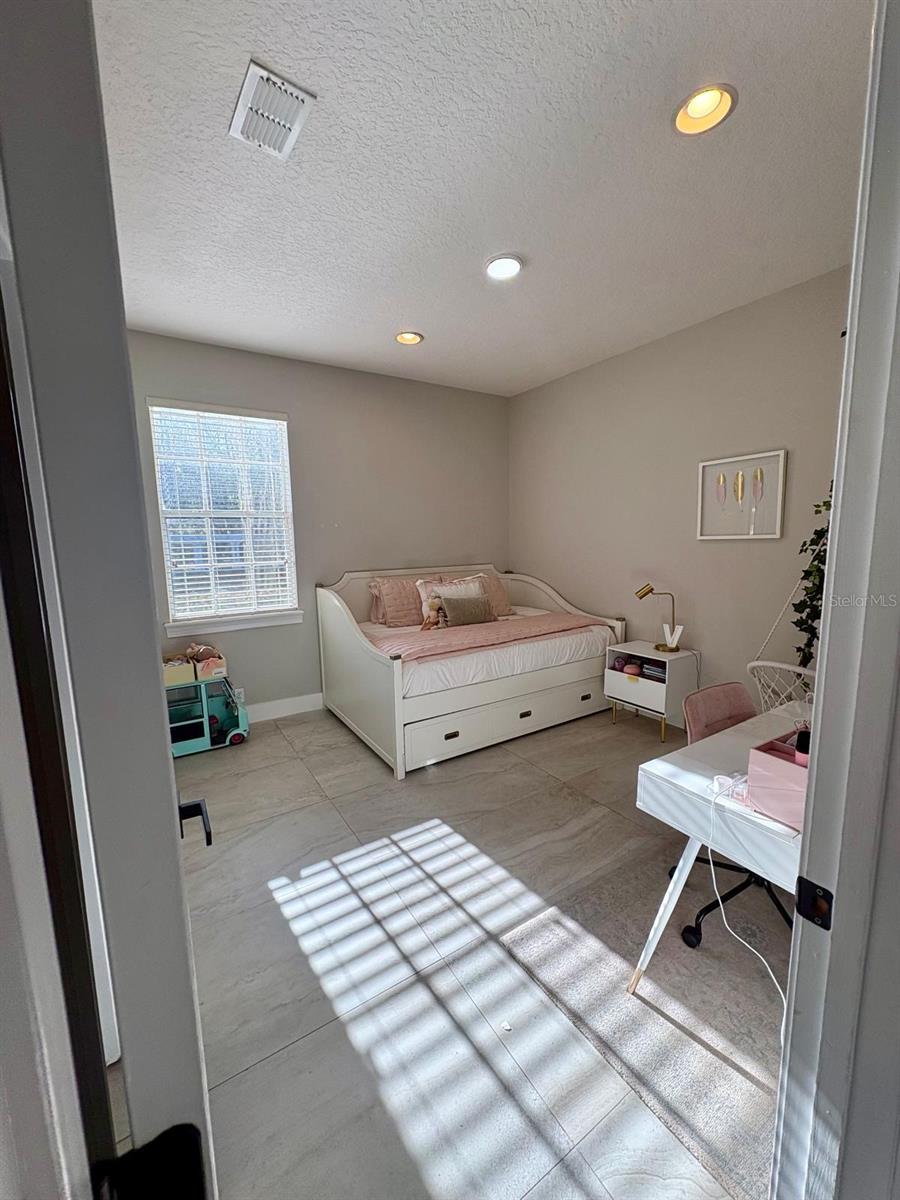 Image 19 of 28 For 11531 Claymont Circle