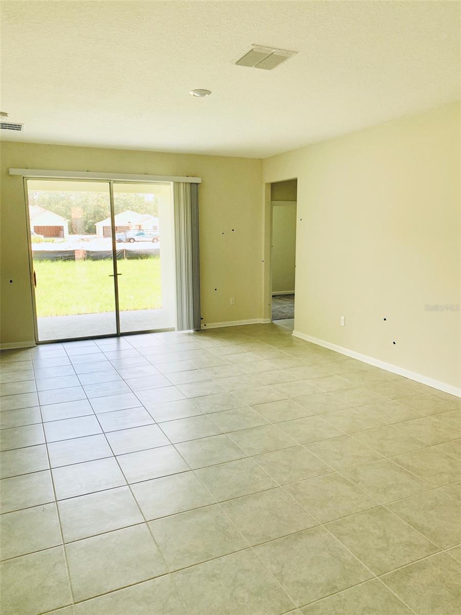 Image 3 of 20 For 16440 Champlain Street