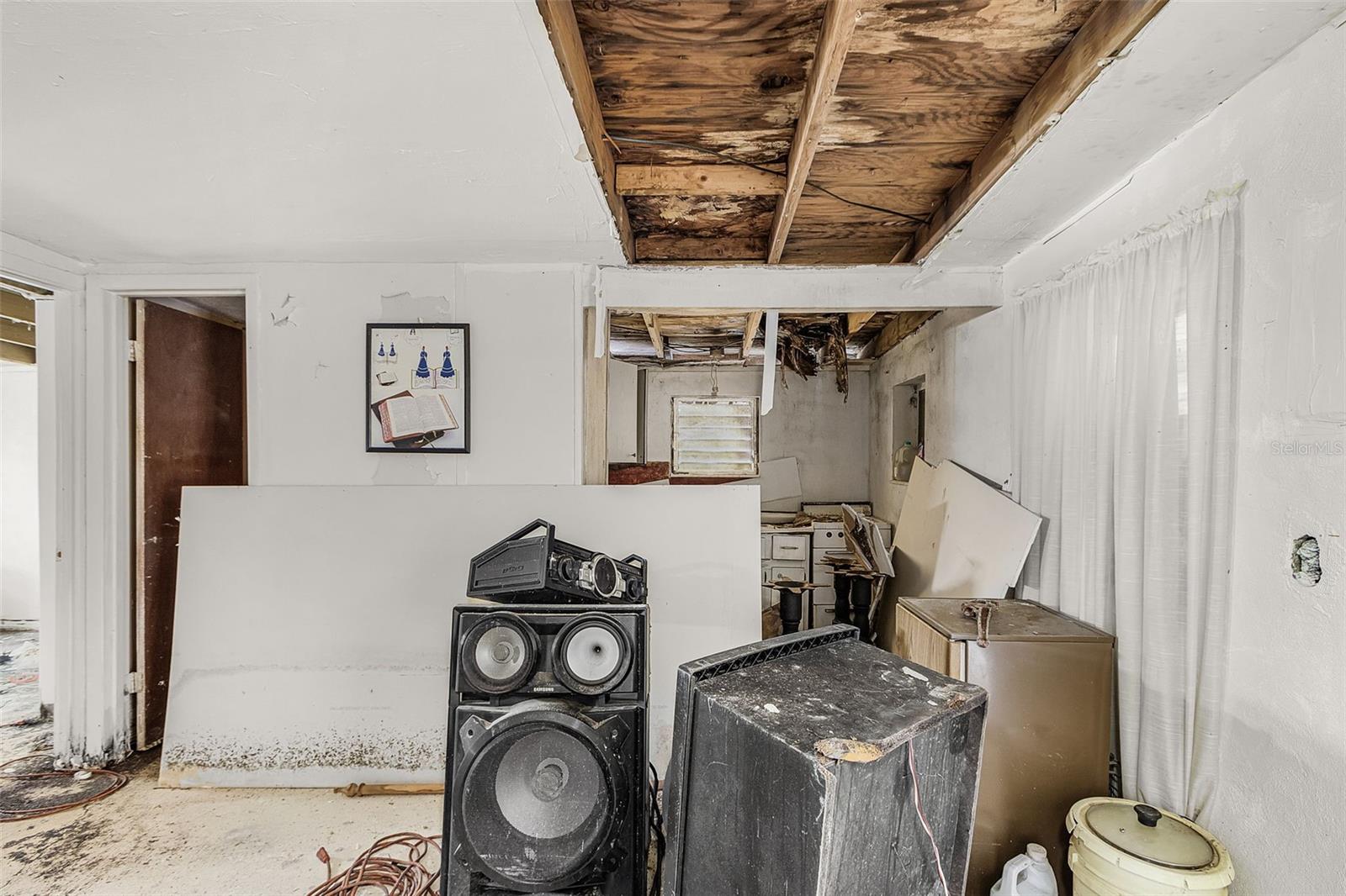 Image 15 of 29 For 23090 Railroad Avenue