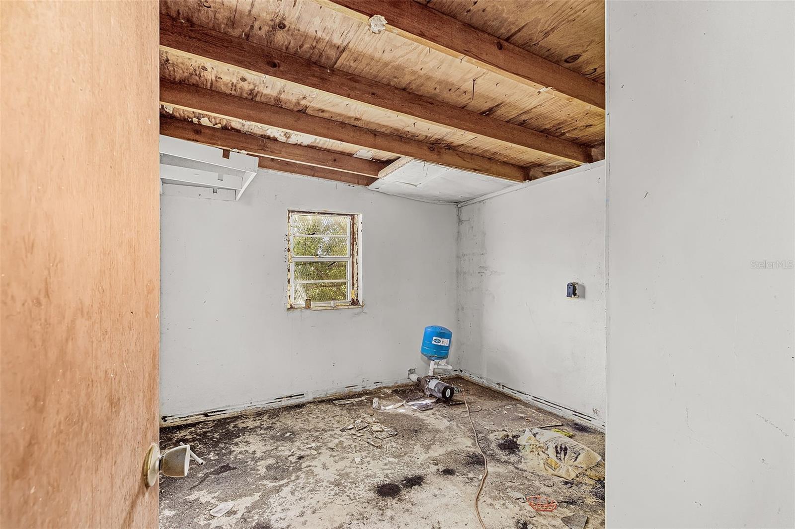 Image 17 of 29 For 23090 Railroad Avenue