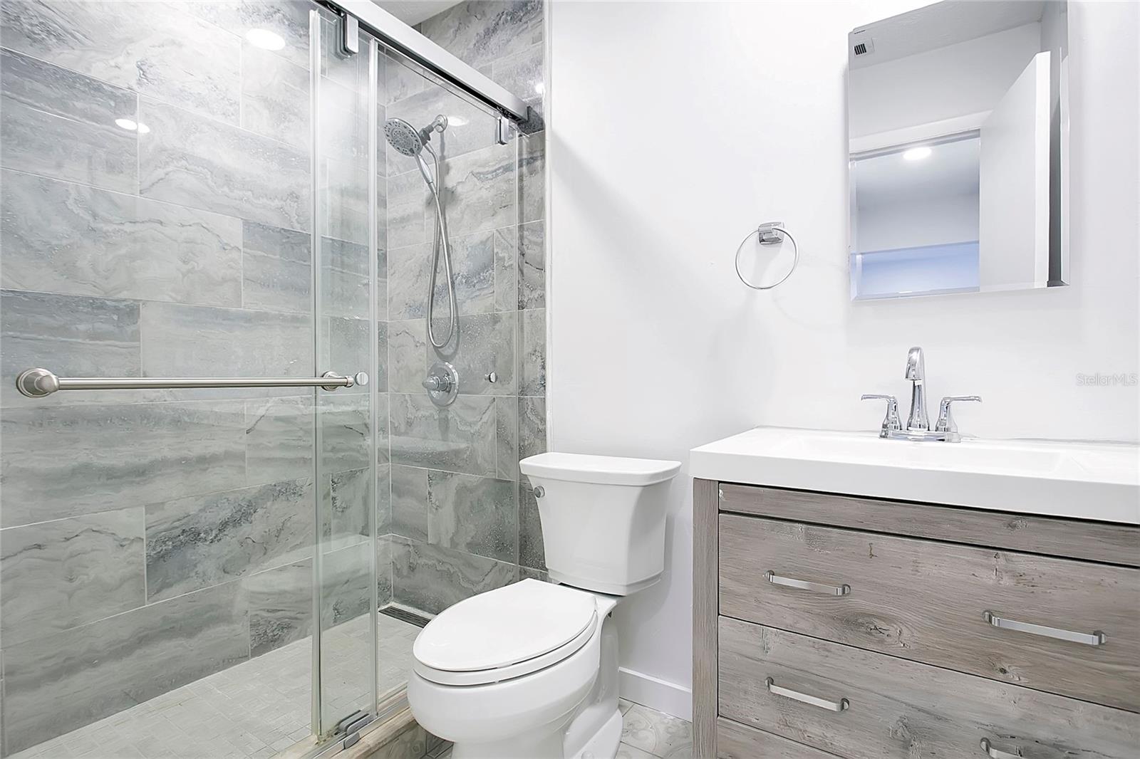 Image 12 of 26 For 5407 Hansel Avenue G12