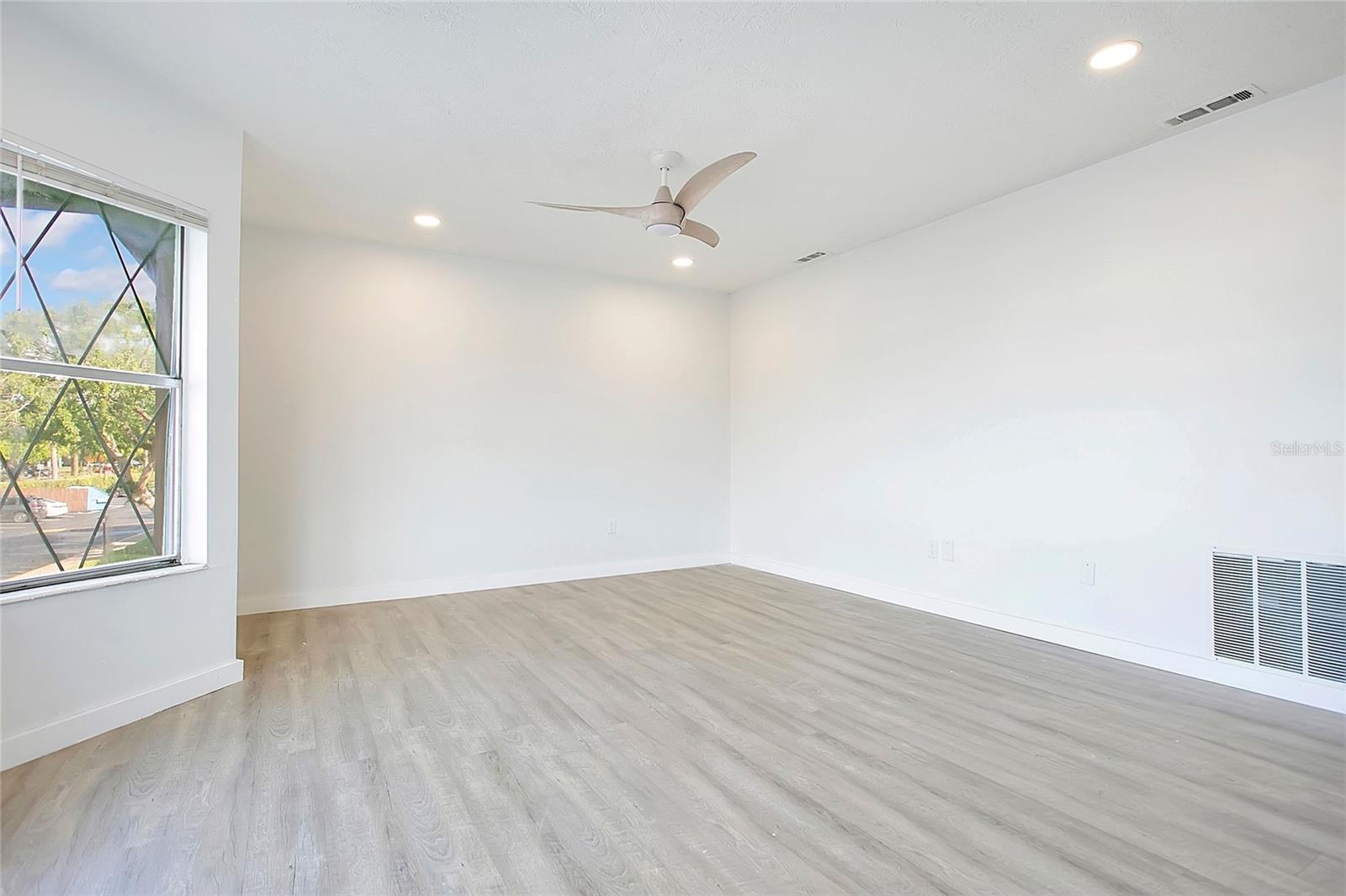 Image 5 of 26 For 5407 Hansel Avenue G12