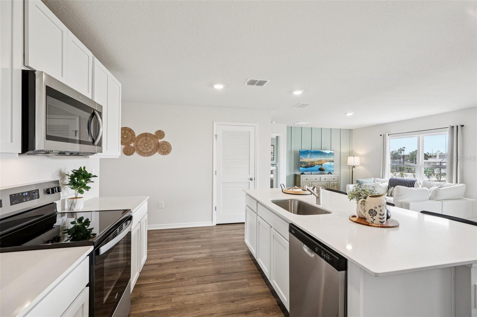 Image 17 of 35 For 734 Greenway Boulevard