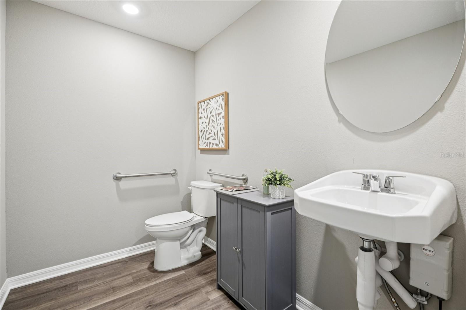 Image 23 of 35 For 734 Greenway Boulevard