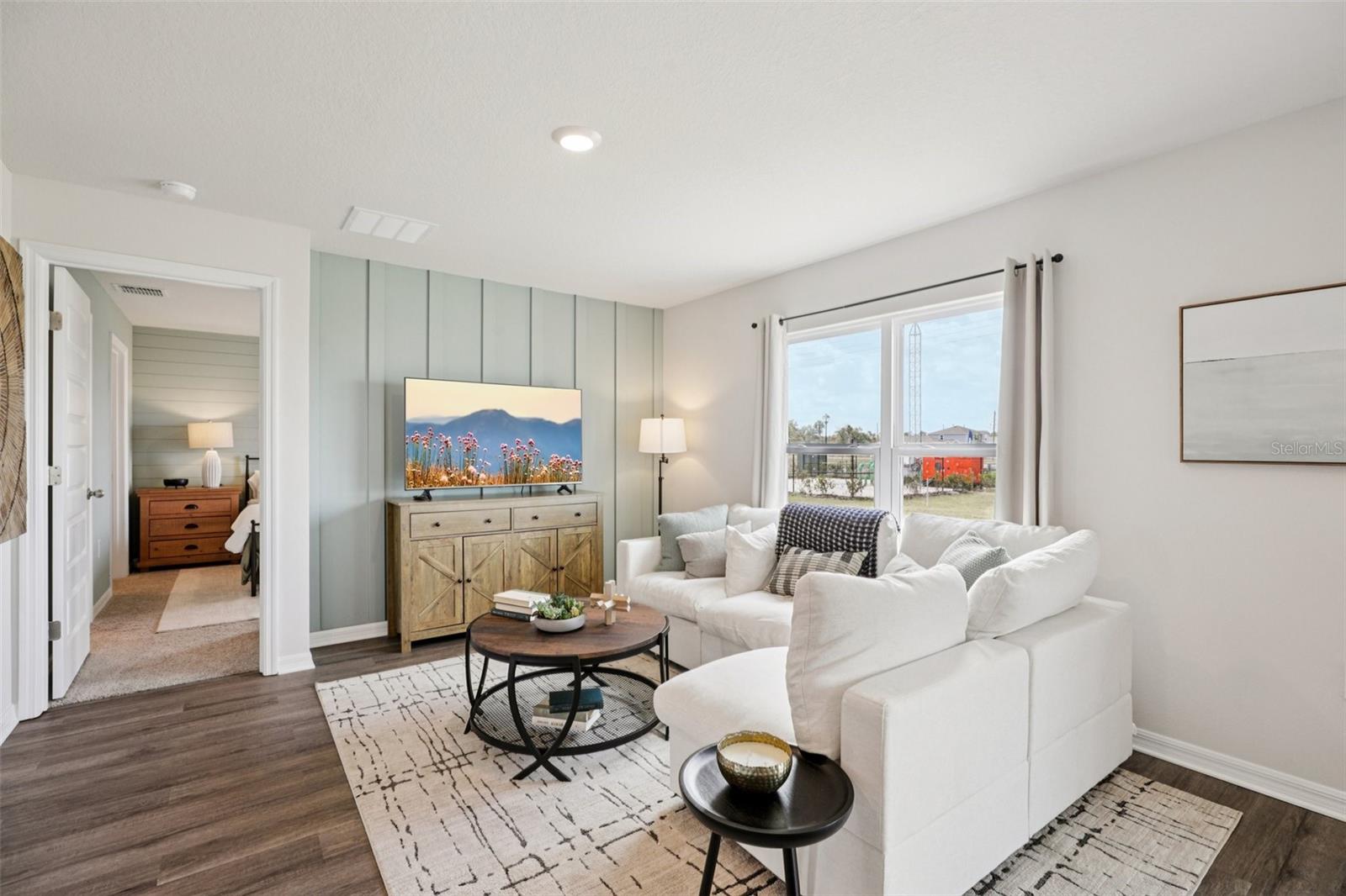 Image 4 of 35 For 734 Greenway Boulevard