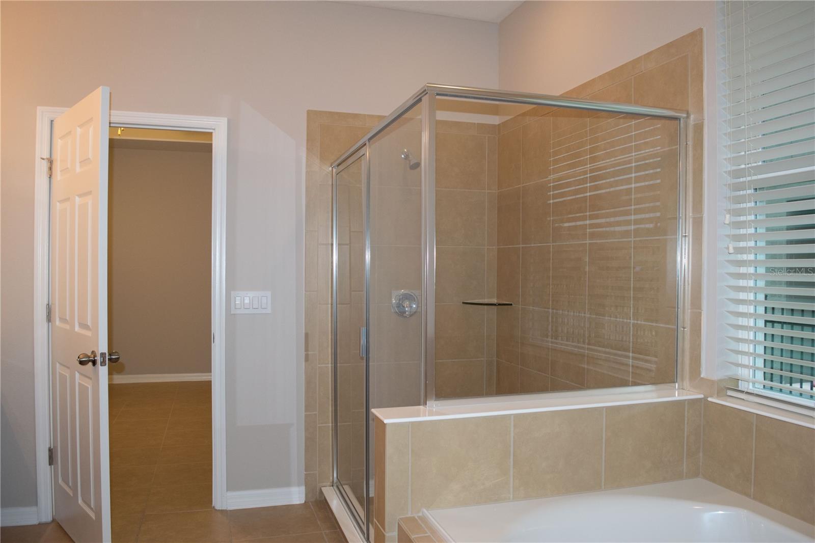 Image 13 of 21 For 8112 Summerlake Groves Street