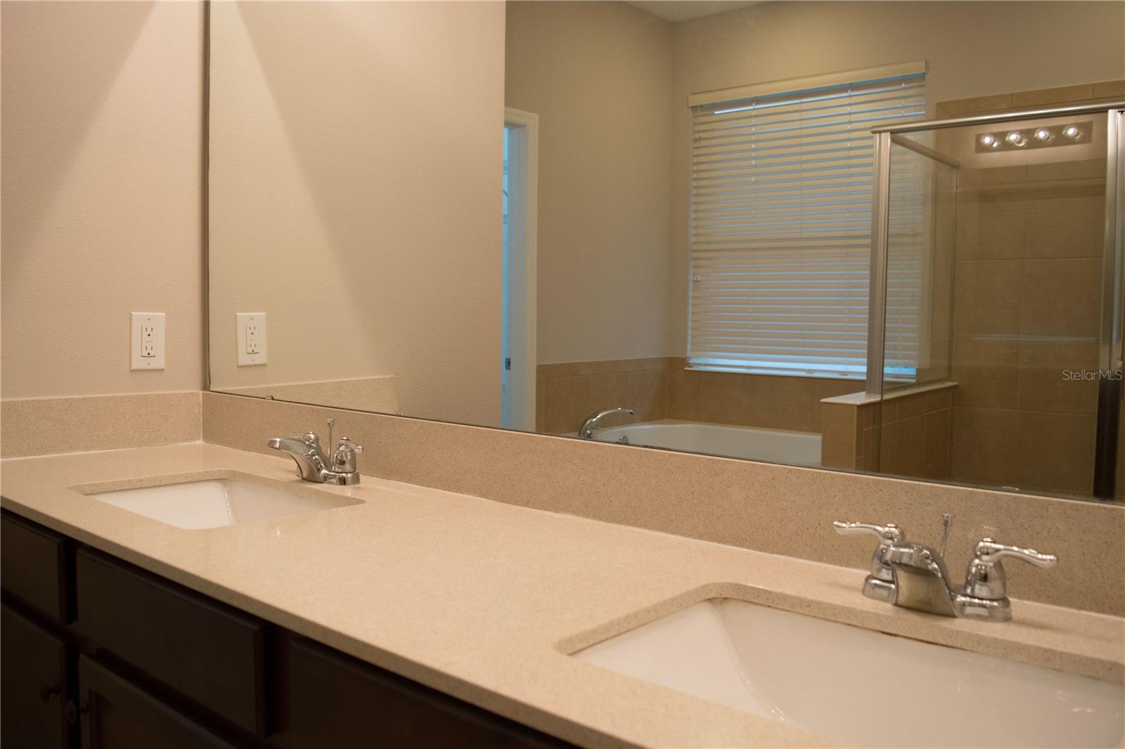 Image 14 of 21 For 8112 Summerlake Groves Street