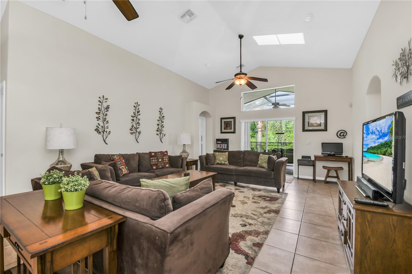 Image 16 of 44 For 2551 Oneida Loop