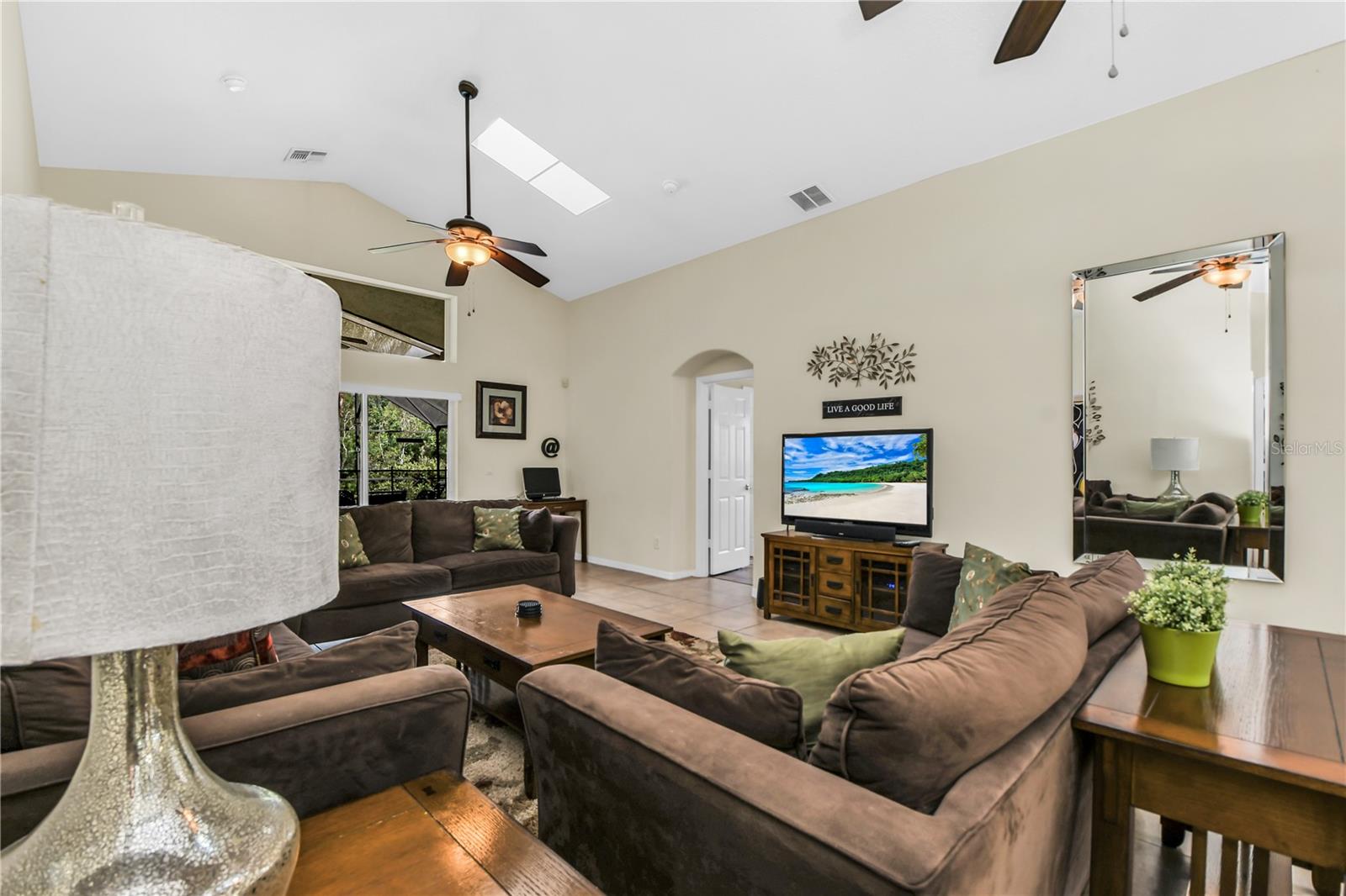 Image 17 of 44 For 2551 Oneida Loop