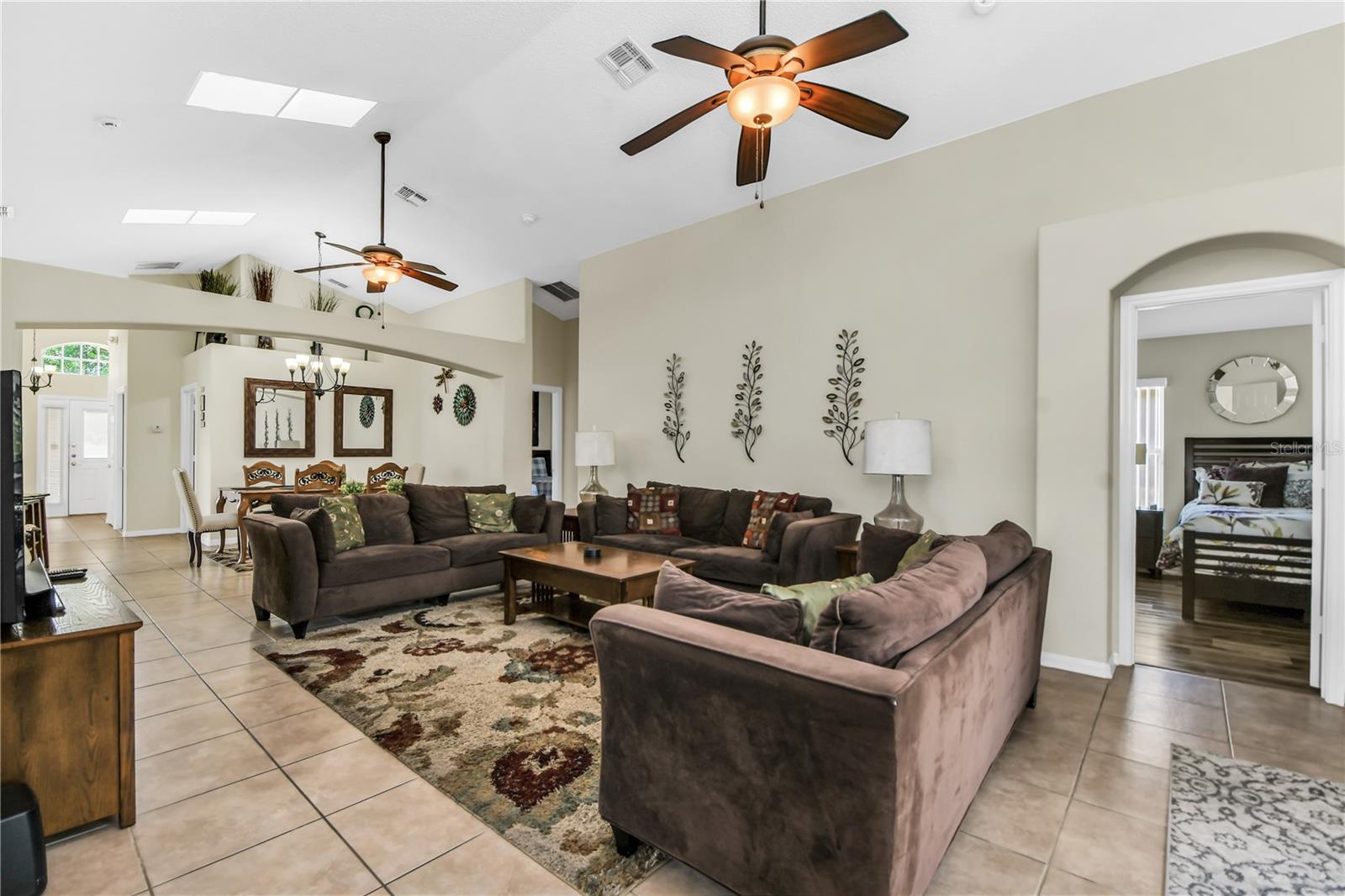 Image 18 of 44 For 2551 Oneida Loop