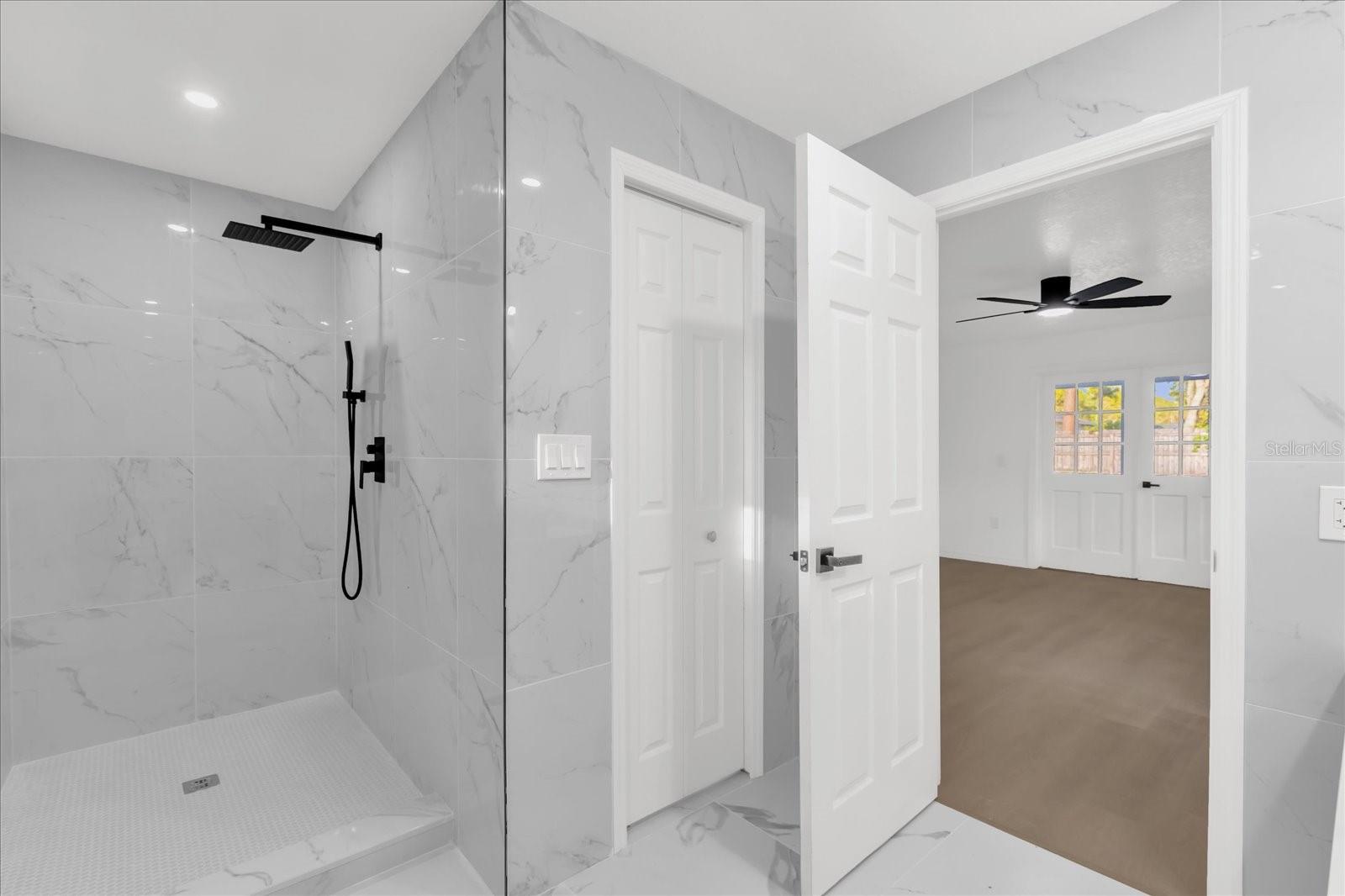 Image 10 of 39 For 2 Hudson Cove