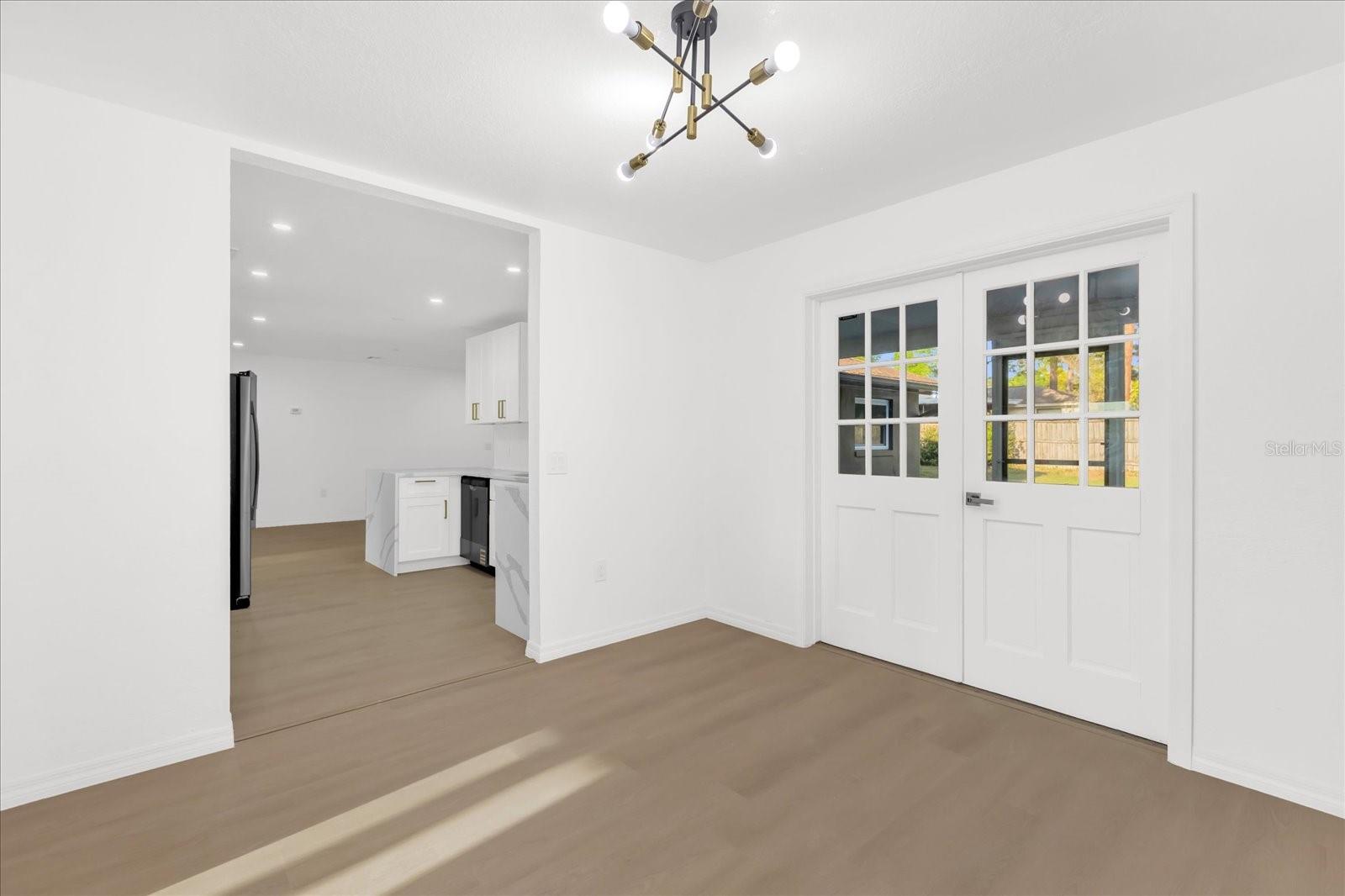 Image 12 of 39 For 2 Hudson Cove