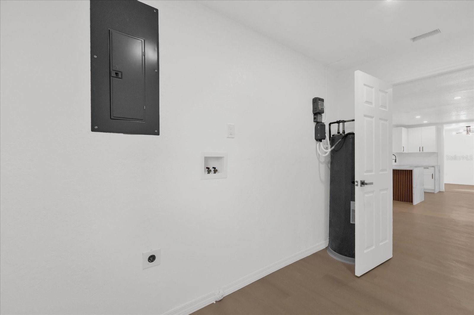 Image 19 of 39 For 2 Hudson Cove