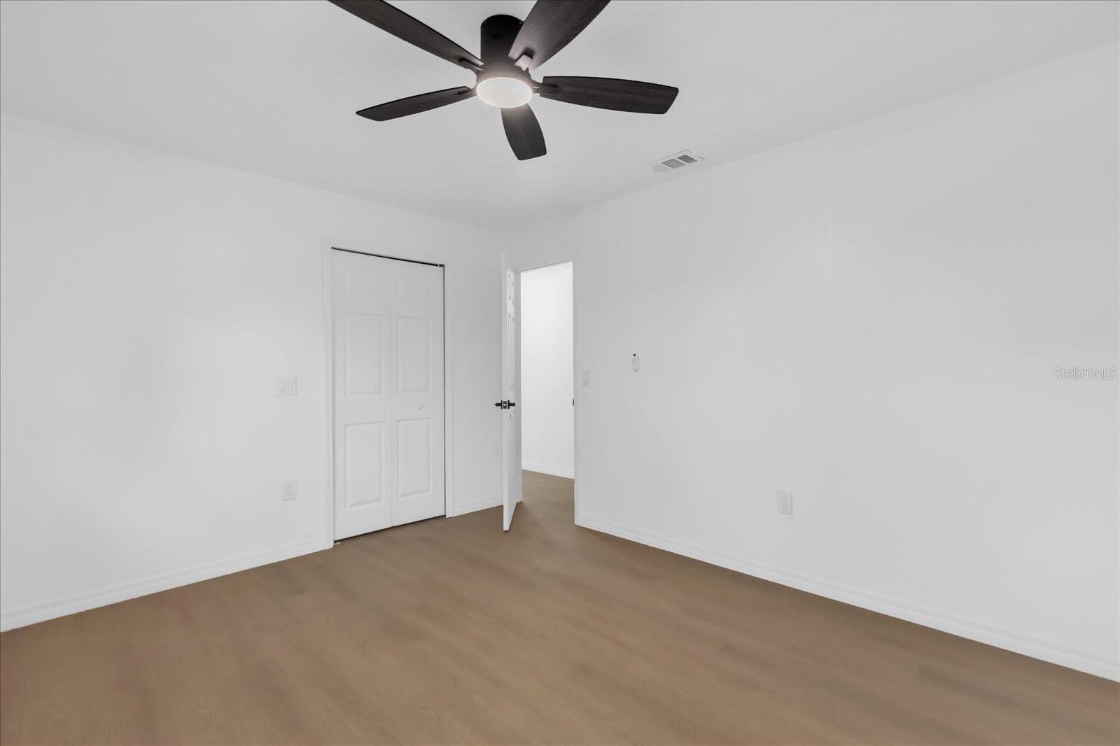 Image 21 of 39 For 2 Hudson Cove