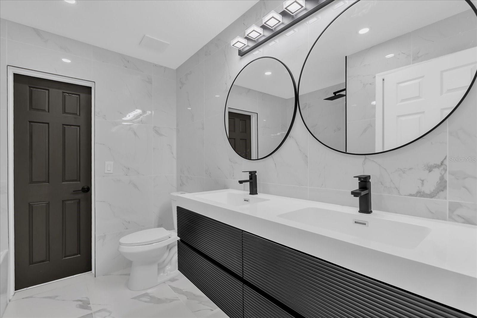 Image 22 of 39 For 2 Hudson Cove