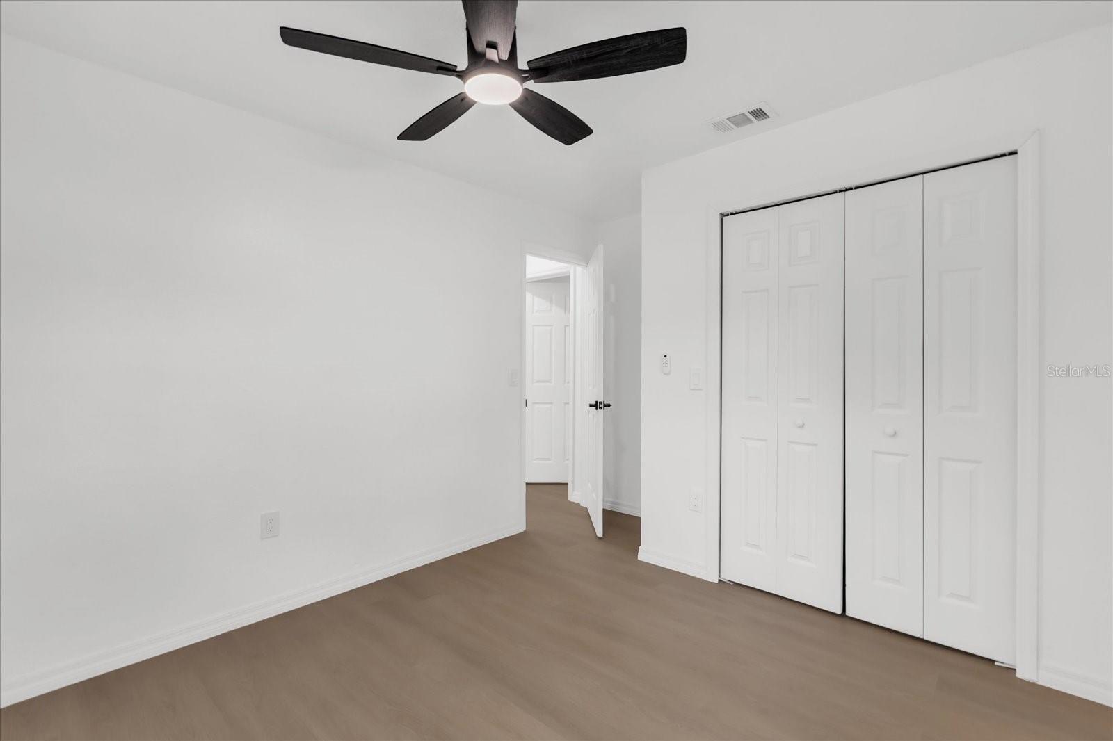 Image 25 of 39 For 2 Hudson Cove