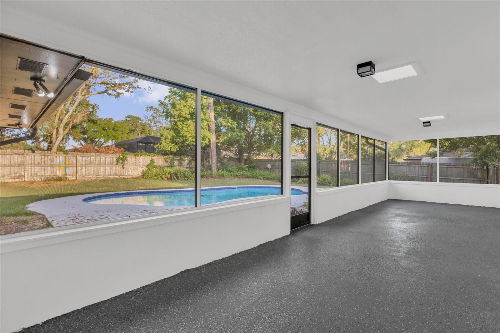 Image 28 of 39 For 2 Hudson Cove