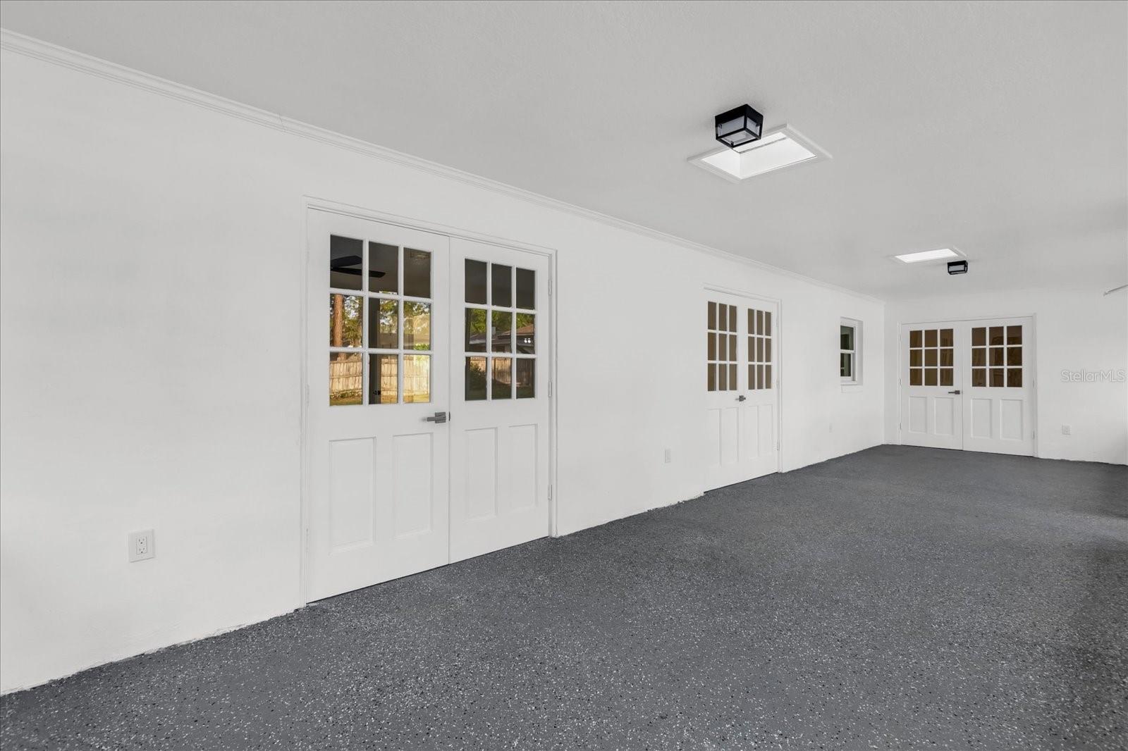 Image 29 of 39 For 2 Hudson Cove