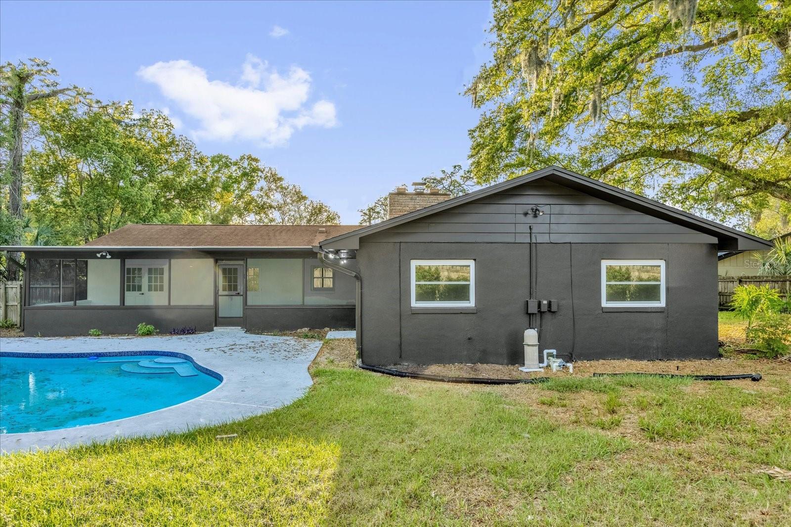 Image 30 of 39 For 2 Hudson Cove