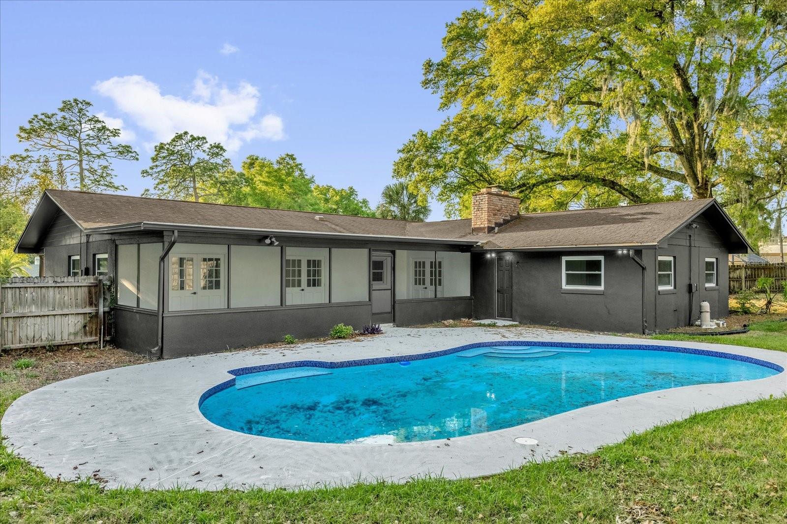 Image 31 of 39 For 2 Hudson Cove