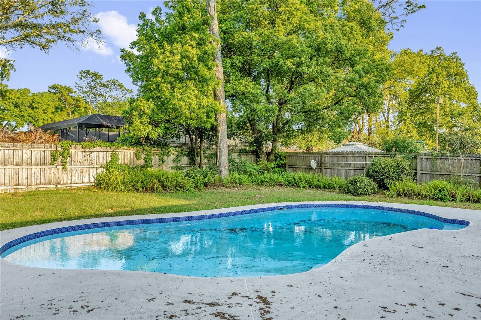 Image 33 of 39 For 2 Hudson Cove