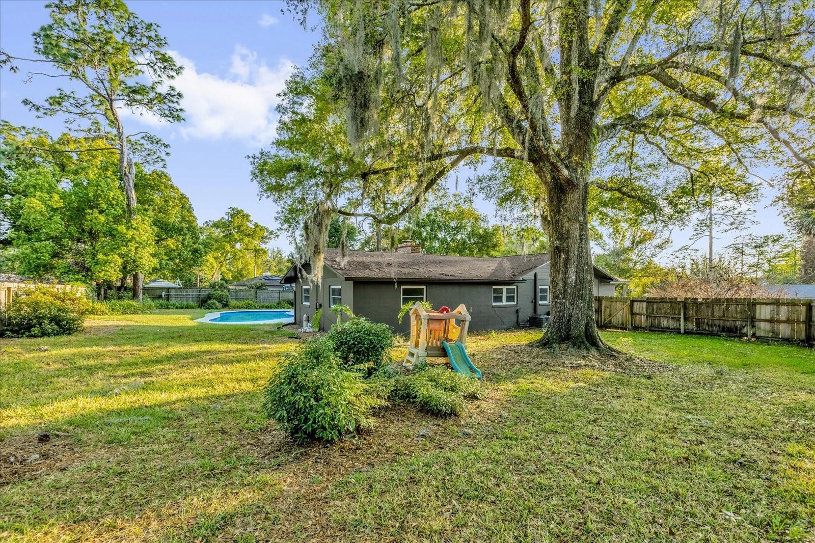 Image 34 of 39 For 2 Hudson Cove