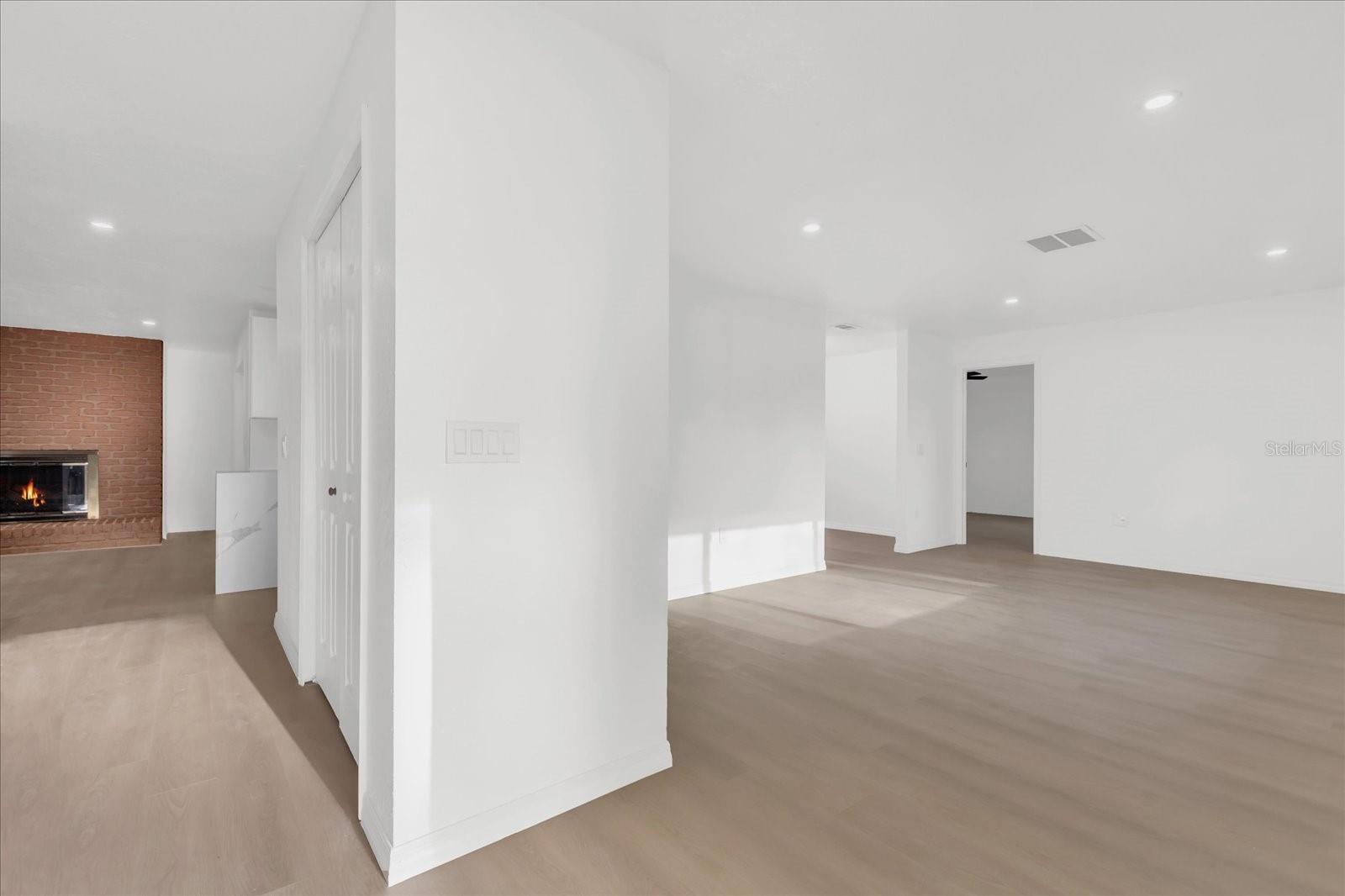 Image 4 of 39 For 2 Hudson Cove