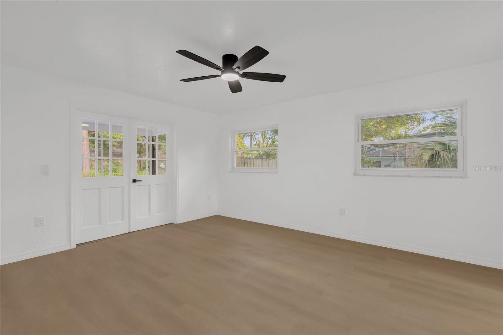 Image 7 of 39 For 2 Hudson Cove