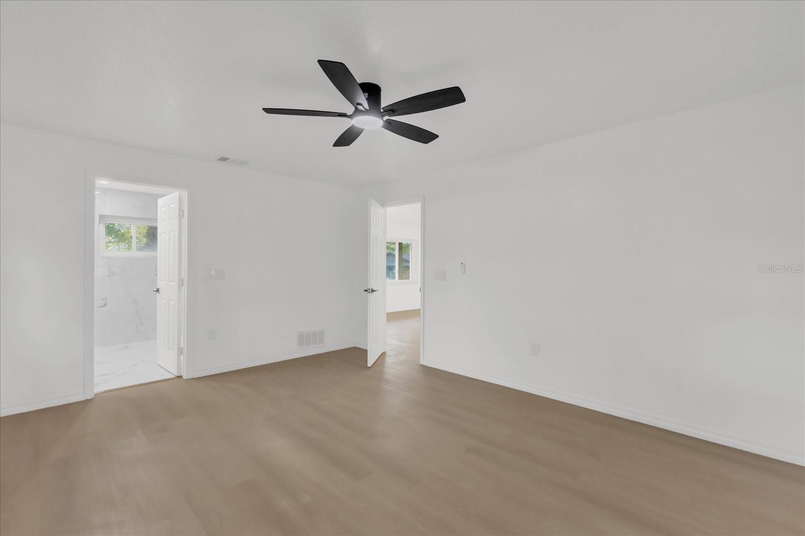 Image 8 of 39 For 2 Hudson Cove