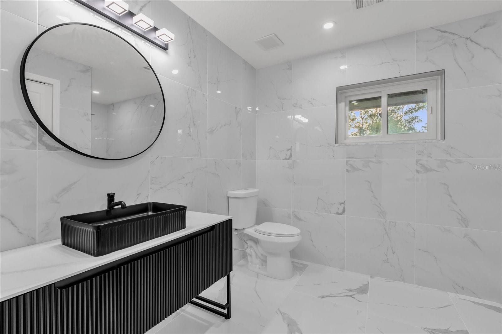 Image 9 of 39 For 2 Hudson Cove