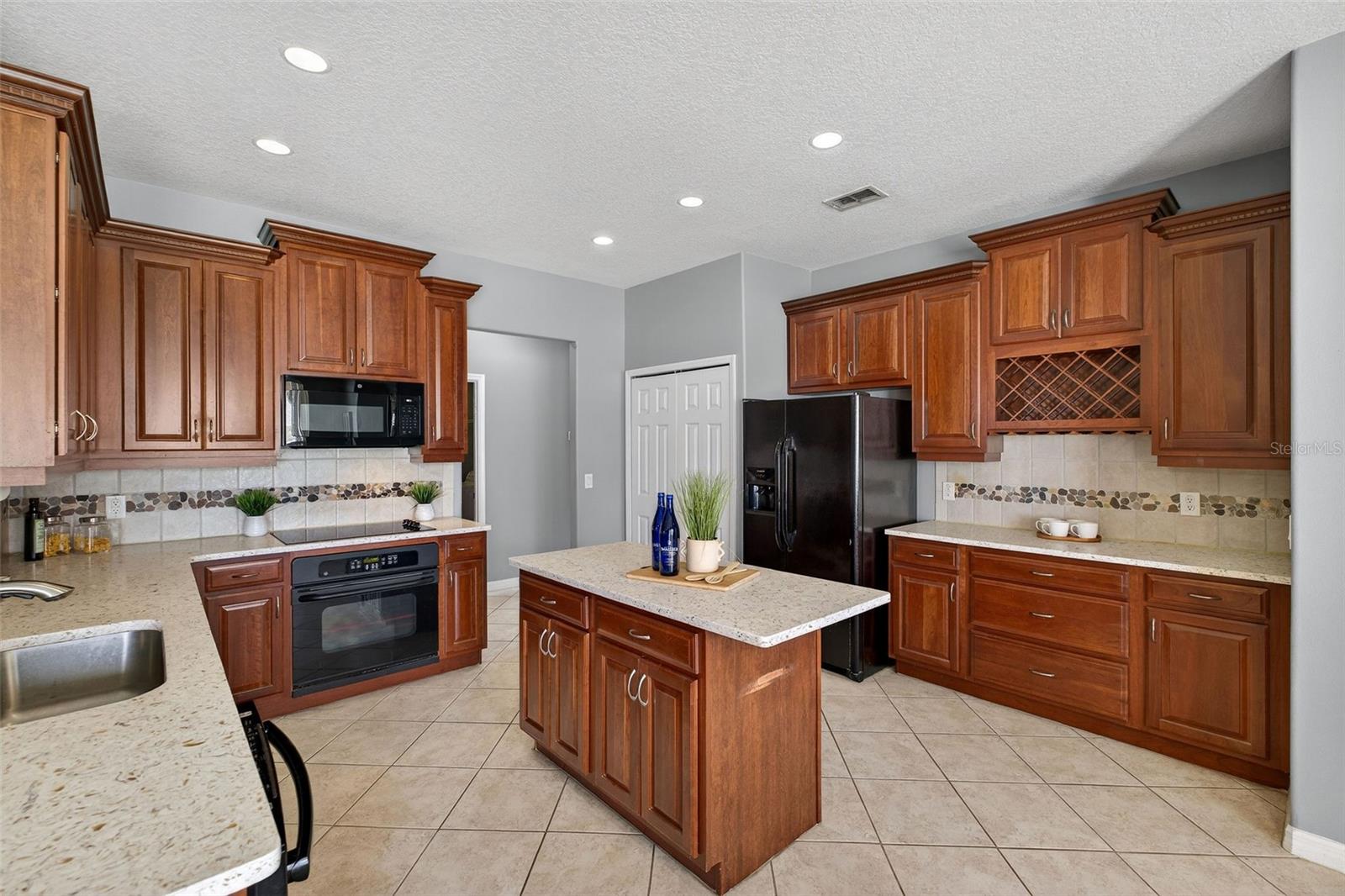 Image 13 of 38 For 1605 Polk Way