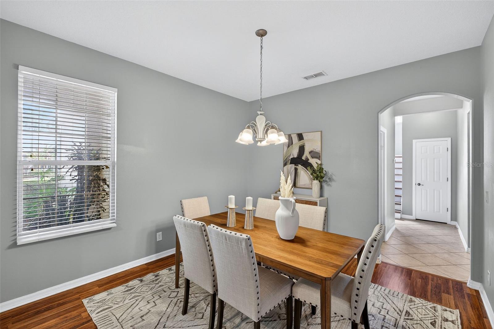 Image 5 of 38 For 1605 Polk Way