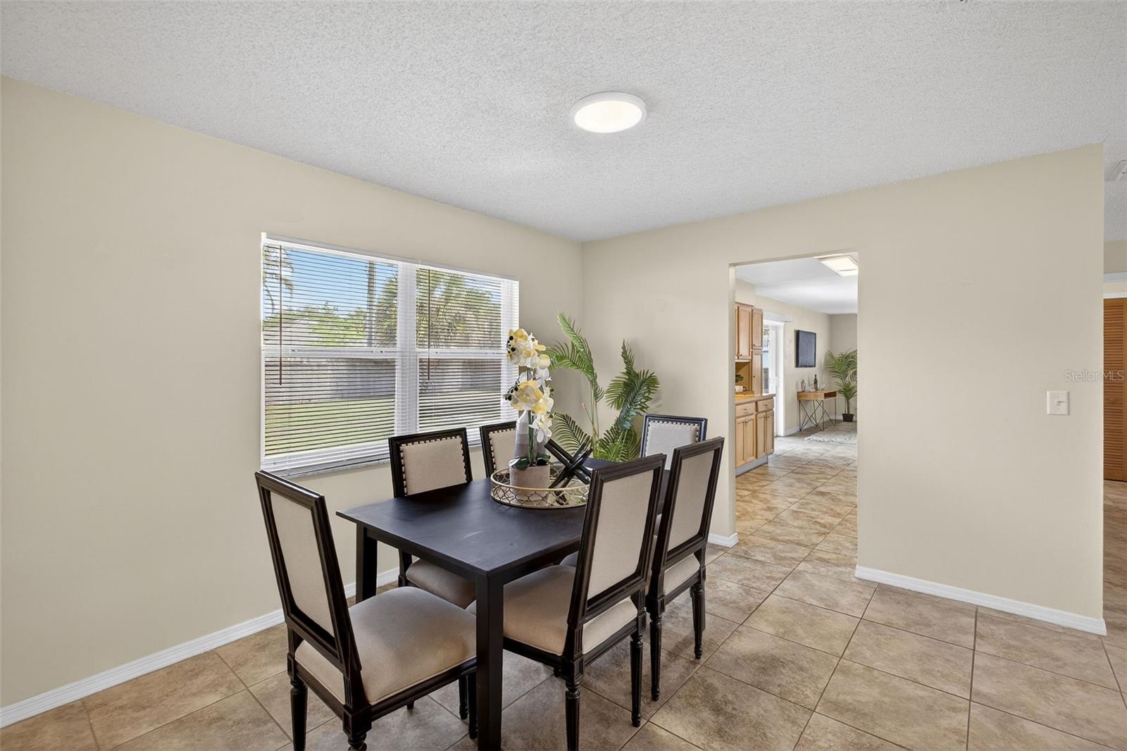 Image 5 of 26 For 1036 Manchester Circle