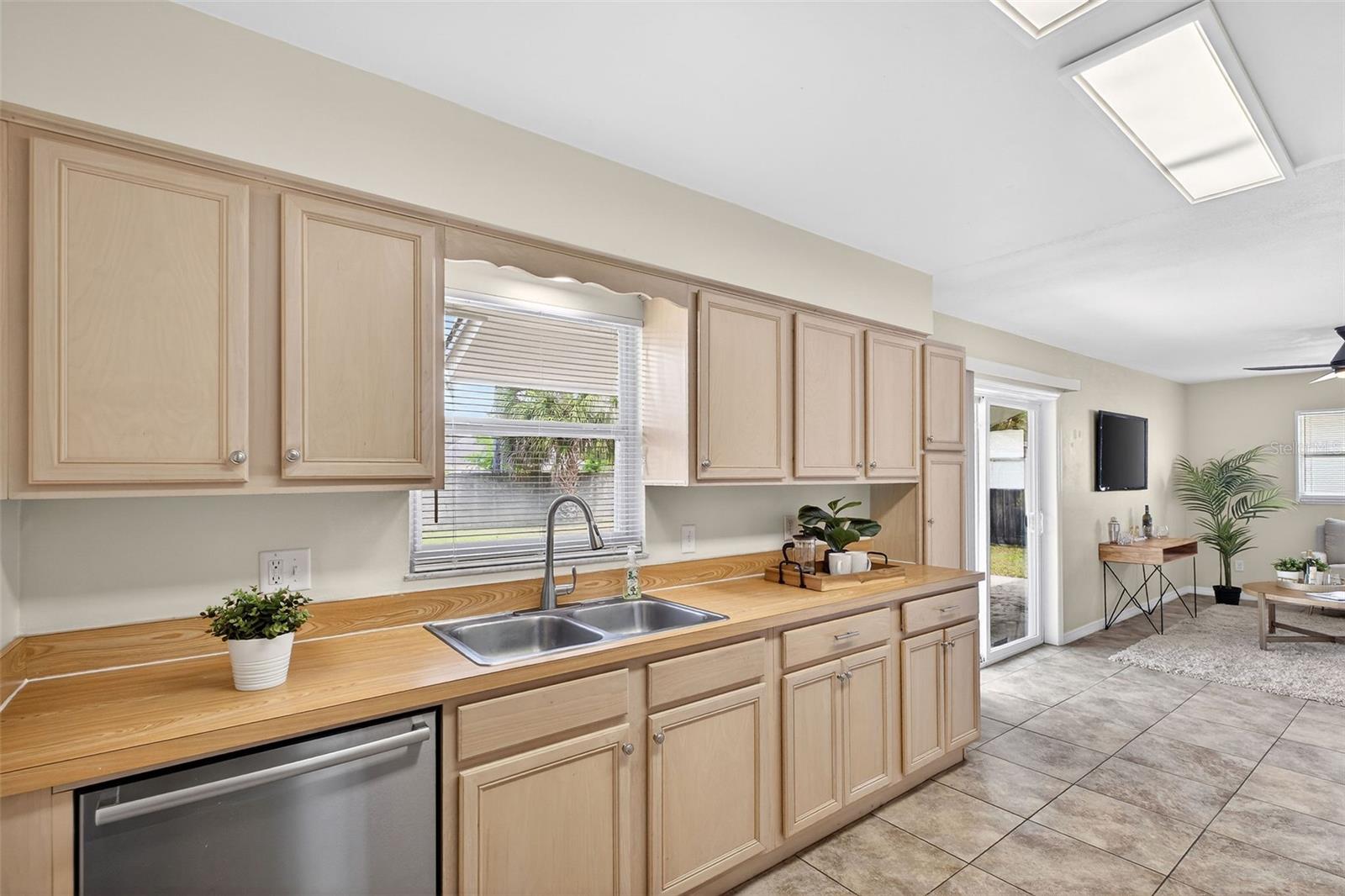 Image 6 of 26 For 1036 Manchester Circle