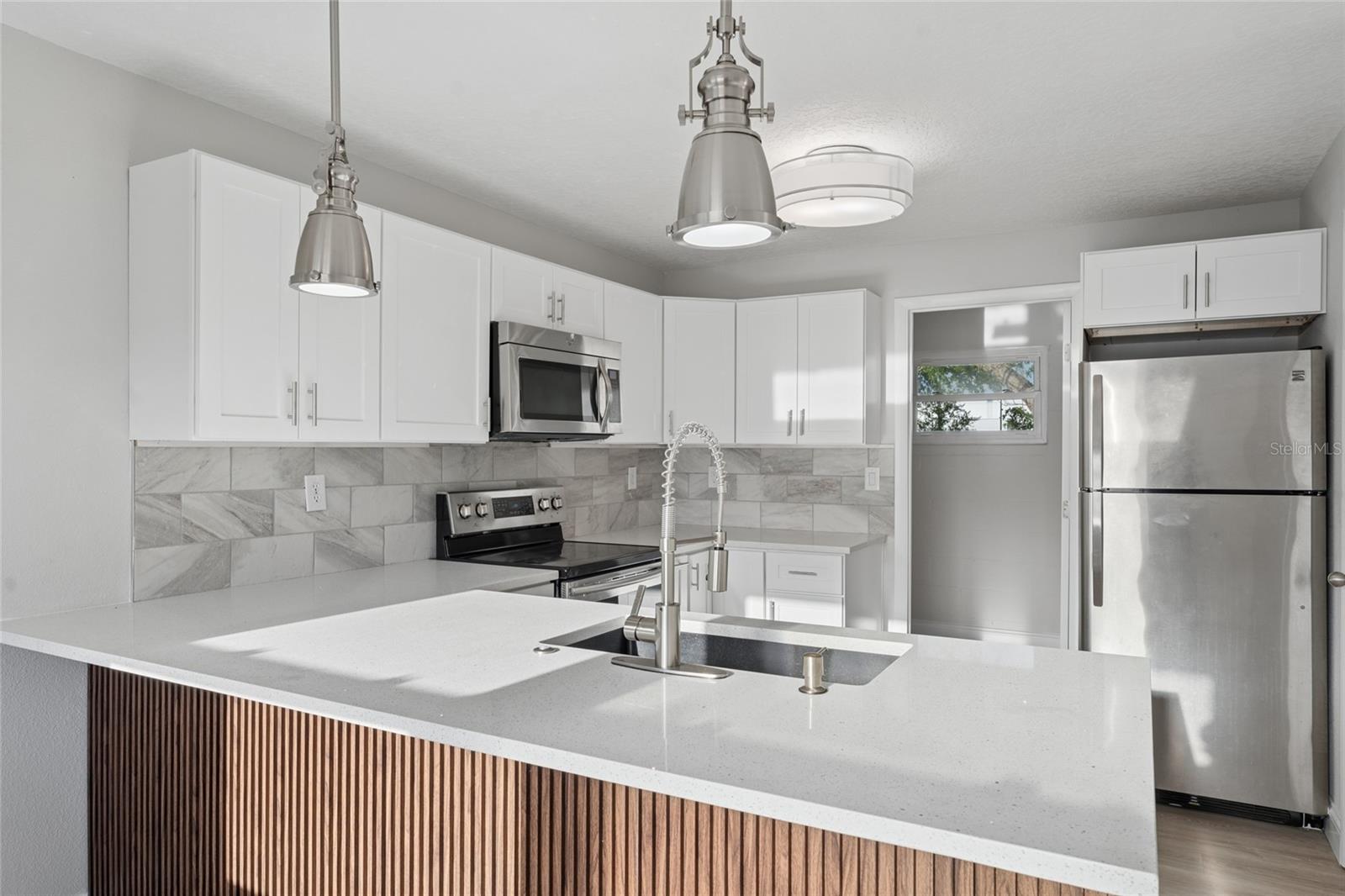 Image 2 of 31 For 2105 9th Street Ne