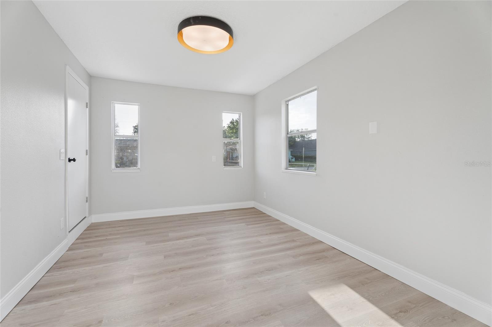 Image 21 of 31 For 2105 9th Street Ne