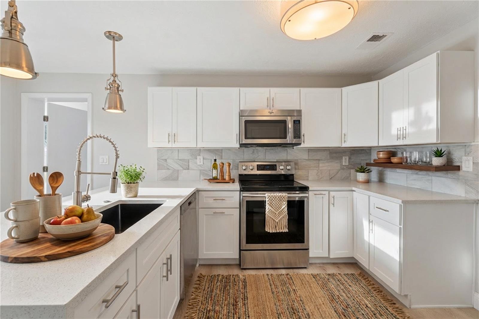 Image 3 of 31 For 2105 9th Street Ne